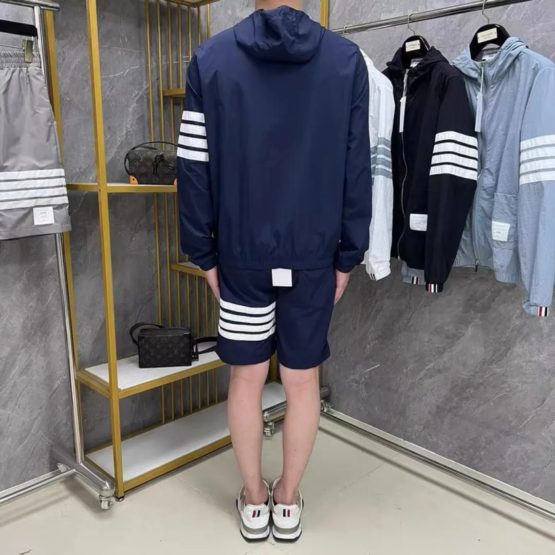 ：F 36（TB ） In Stock THOM BROWNE .TB Classic White Same Style ：White/Gray/Navy Blue/Black Size：1/2/3/4